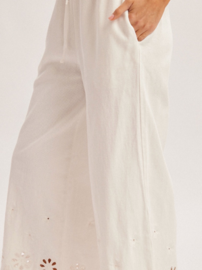 Nwt Hem & Thread White Elastic Waist Crop Wide Leg Pant With Flower Detail